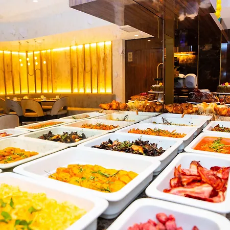 Готель Vip Executive Do Marques 4*